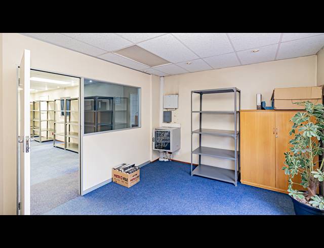 773M² OFFICE FOR SALE IN FERNDALE